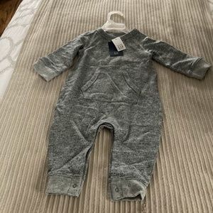 GAP Gray Onesie Size 6-12M